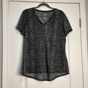 Danskin Gray Snakeskin Athletic Tee Size 2XL